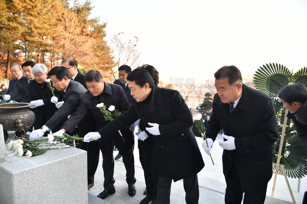 논산시의회 새해 첫 일정 충렬탑 및 경찰묘역 참배 이미지(4)