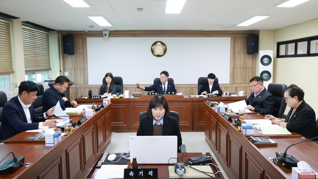 제271회 논산시의회 임시회-조례안 및 일반안건 심사(의회운영 제1차) 2026.04.15(수) 이미지(1) 제271회 논산시의회 임시회-조례안 및 일반안건 심사(의회운영 제1차) 2026.04.15(수) 이미지(1)