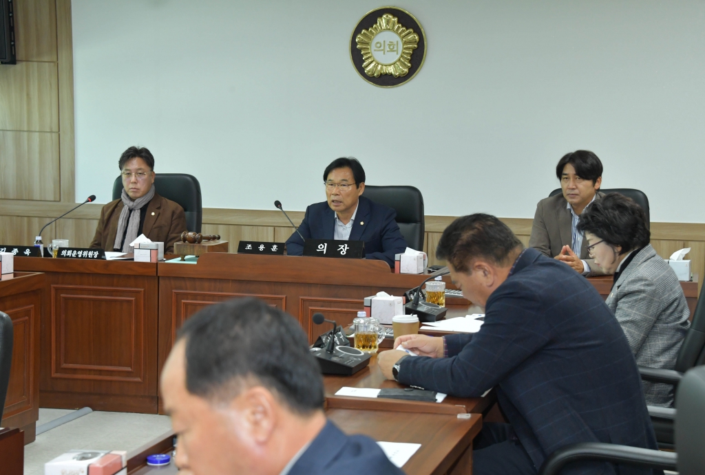 11월 의원간담회 2025.11.03(월) 이미지(10) 11월 의원간담회 2025.11.03(월) 이미지(10)