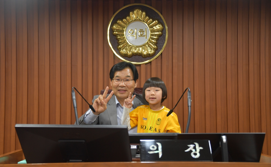 어버이날 맞아 논산 어린이집(성동숲속어린이집, 해맑은 직장어린이집) 논산시의회 방문 2025.05.08(목) 이미지(12)