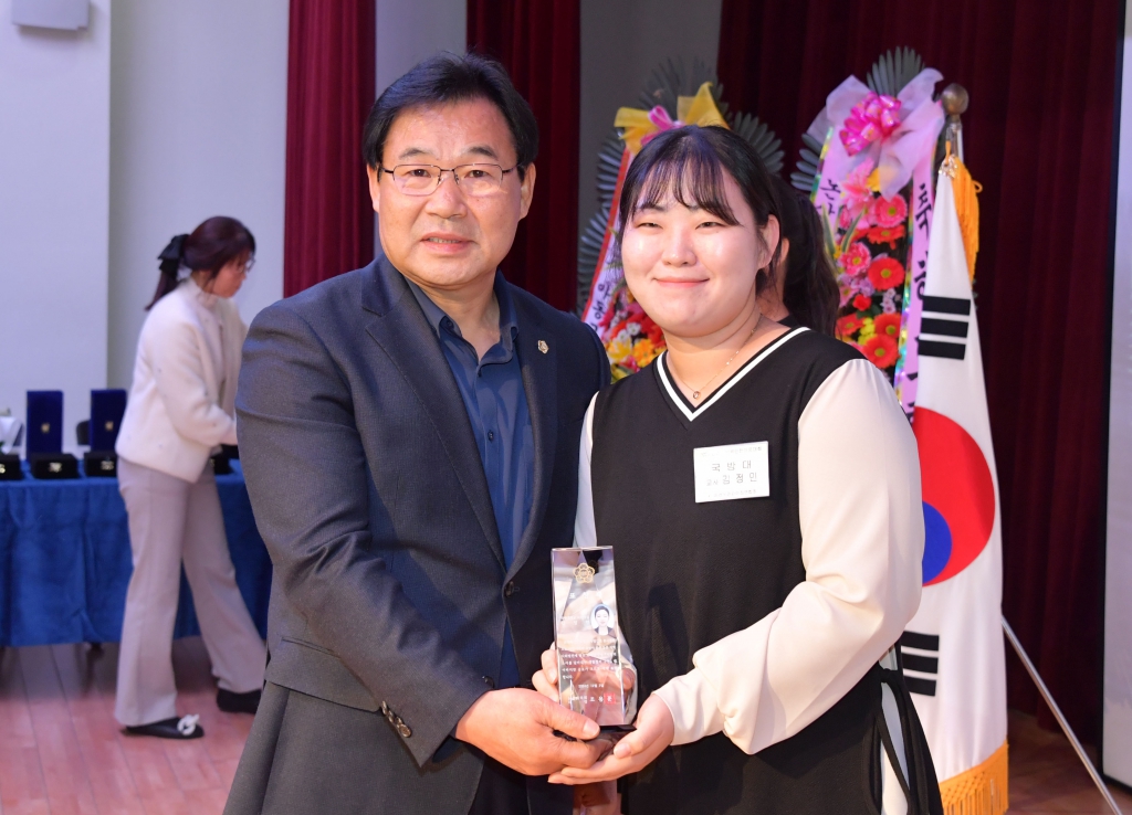 보육사업 유공자 표창 및 열린 어린이집 선정기관 수여식(논산문화원) 2024.12.03(화) 이미지(10)