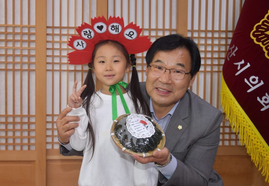 어버이날 맞아 논산 어린이집(성동숲속어린이집, 해맑은 직장어린이집) 논산시의회 방문 2025.05.08(목) 이미지(5)