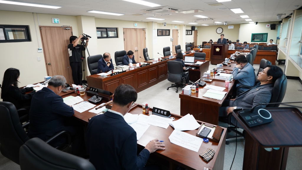 조례안 및 일반안건 심사(산업건설 제1차) 2024.06.18(화)  이미지(1)