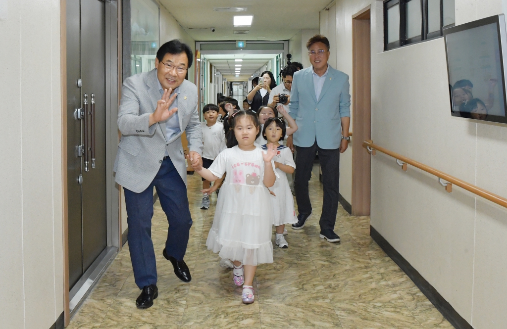 강경어린이집 아이들, 논산시의회 방문 2024.09.12(목) 이미지(7)