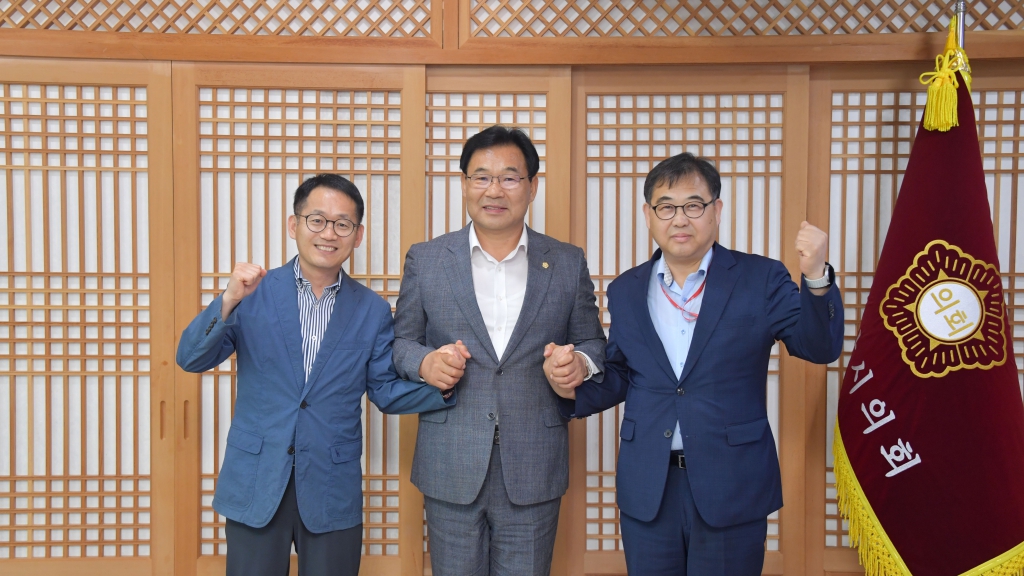 강성기 충남도청 기획조정실장, 행정통합 주민설명회 협조요청차 논산시의회 방문 2025.06.10(화) 이미지(7)