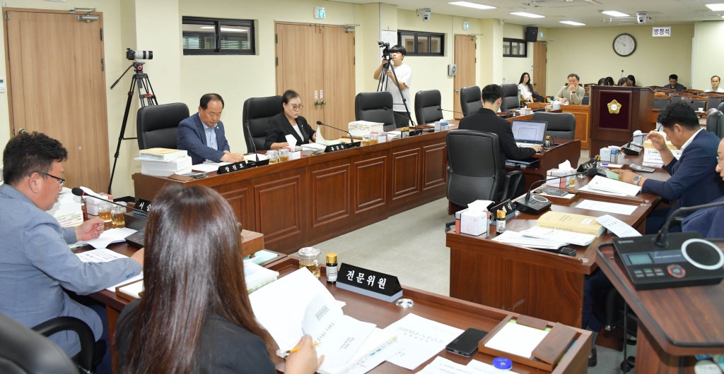 조례안 심사, 2023회계연도 결산 승인안 예비심사, 2024년도 제1회 추가경정예산안 예비심사(의회운영 제1차) 2024.06.17(월) 이미지(6)