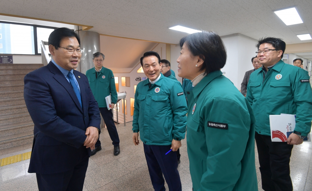 송미령 농림축산식품부 장관, 고병원성 AI 방역현장 및 대설피해 현장 점검  이미지(2)