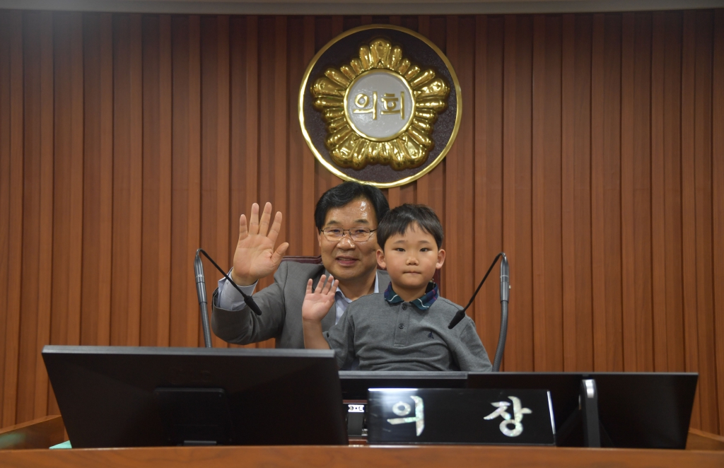 어버이날 맞아 논산 어린이집(성동숲속어린이집, 해맑은 직장어린이집) 논산시의회 방문 2025.05.08(목) 이미지(16)