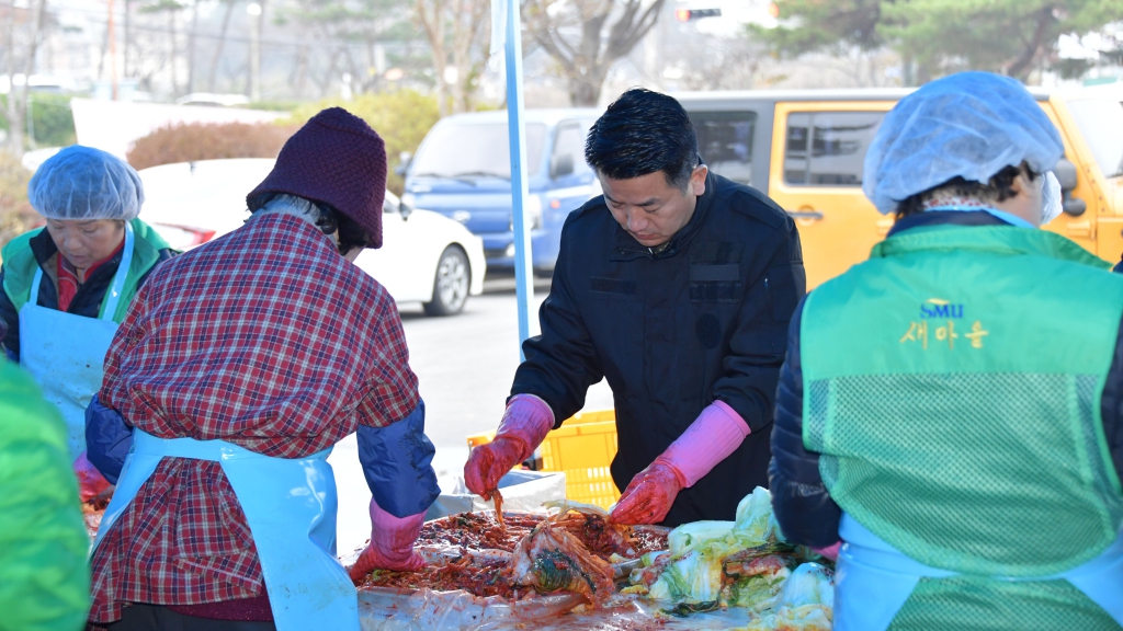 2023년 따뜻한 겨울나기 사랑의 김장담그기 나눔봉사 논산시새마을회(논산시 시민운동장) 2023.11.16(목) 이미지(12)