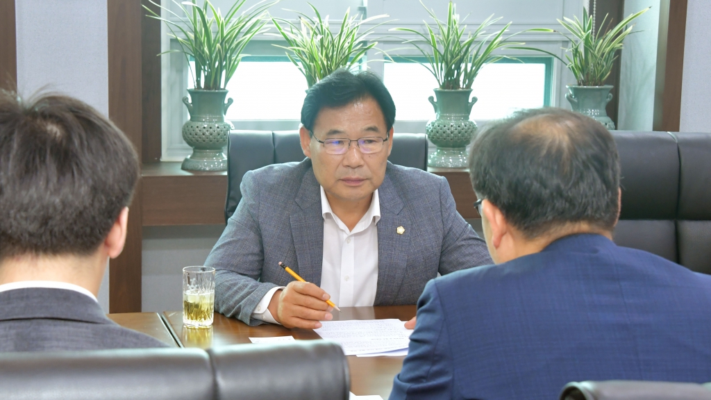 강성기 충남도청 기획조정실장, 행정통합 주민설명회 협조요청차 논산시의회 방문 2025.06.10(화) 이미지(3)