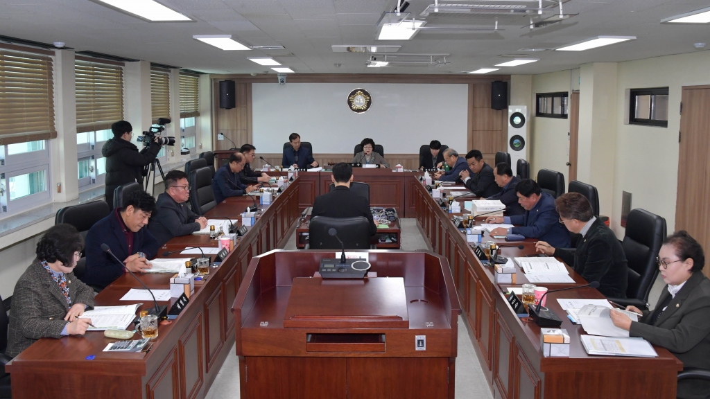 제262회 논산시의회 임시회-행정자치위원회(2025년도 주요업무 추진계획 보고 청취) 2025.02.20(목) 이미지(1) 제262회 논산시의회 임시회-행정자치위원회(2025년도 주요업무 추진계획 보고 청취) 2025.02.20(목) 이미지(1)