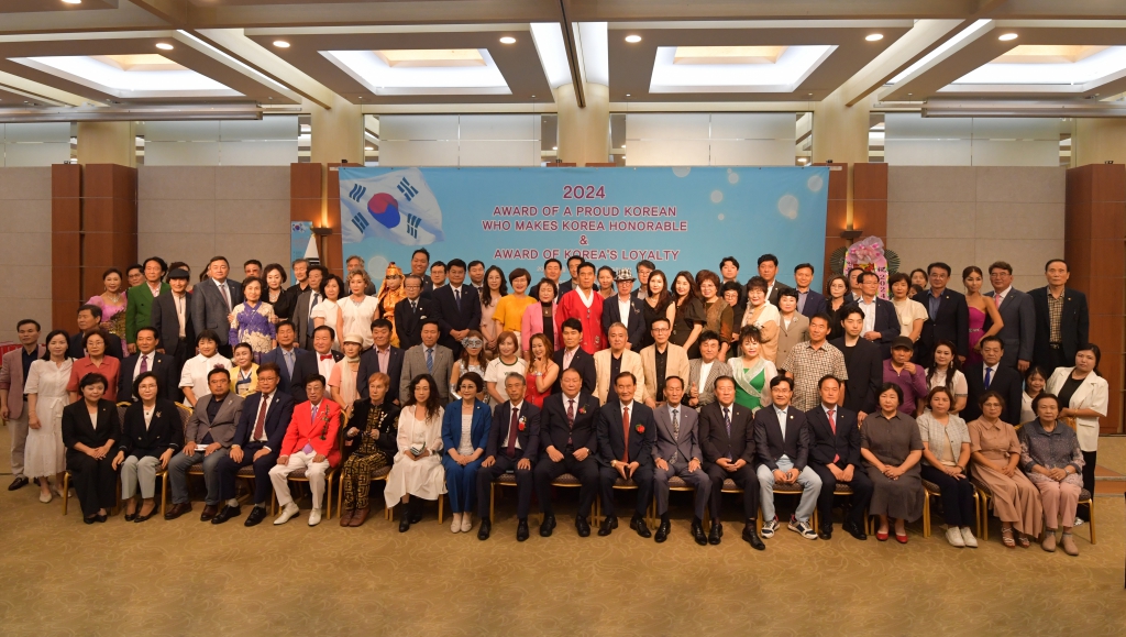 논산시의회 이태모 의원, ‘2024한국을 빛낸 자랑스러운 한국인 대상’ 의정발전공로대상 수상 2024.07.26(금) 이미지(8)