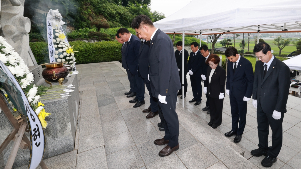 제10대 논산시의회, 충령탑 참배(2026.7.1)  이미지(2)