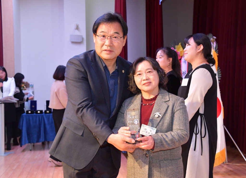 보육사업 유공자 표창 및 열린 어린이집 선정기관 수여식(논산문화원) 2024.12.03(화) 이미지(11)