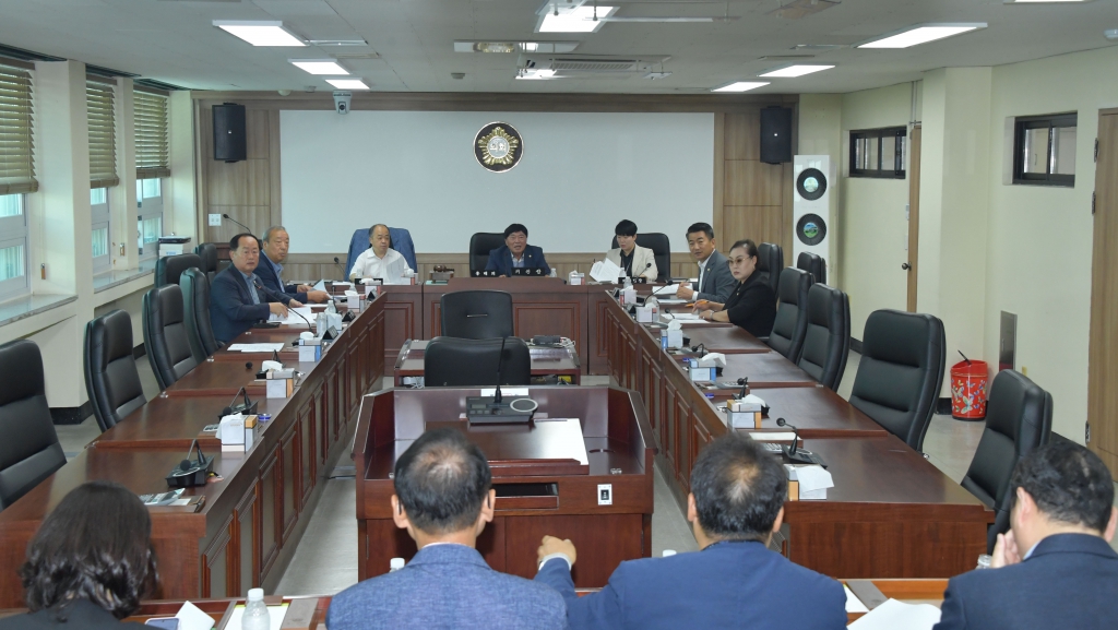 필수농자재 지원 관련 간담회(산업건설위원회) 2025.07.28(월) 이미지(1)