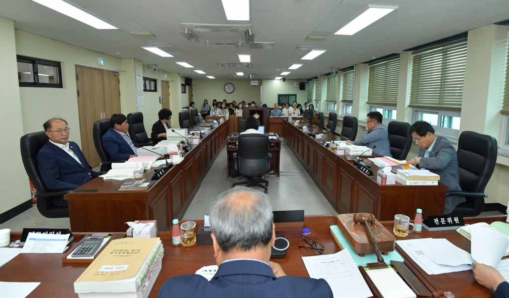 2023회계연도 결산 승인안 예비심사 등 산업건설(제2차) 2024.06.19(수)  이미지(7)