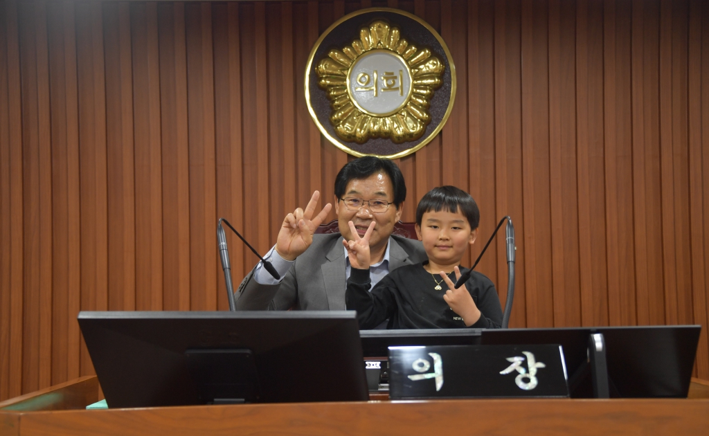 어버이날 맞아 논산 어린이집(성동숲속어린이집, 해맑은 직장어린이집) 논산시의회 방문 2025.05.08(목) 이미지(13)