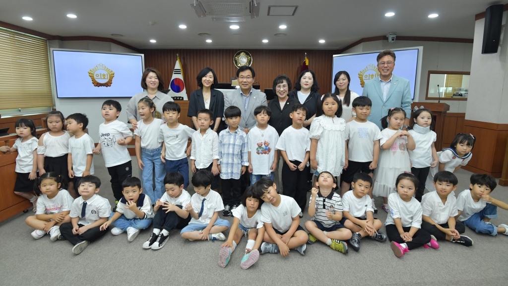 강경어린이집 아이들, 논산시의회 방문 2024.09.12(목) 이미지(11)