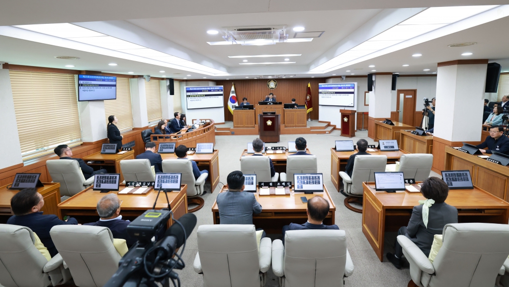 제271회 논산시의회 임시회 개회 2026.04.15(수) 이미지(1) 제271회 논산시의회 임시회 개회 2026.04.15(수) 이미지(1)