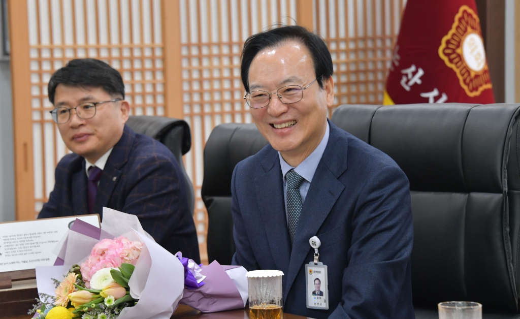 김태우 논산시 부시장 퇴임, 논산시의회 방문 2024.02.08(목)  이미지(8)