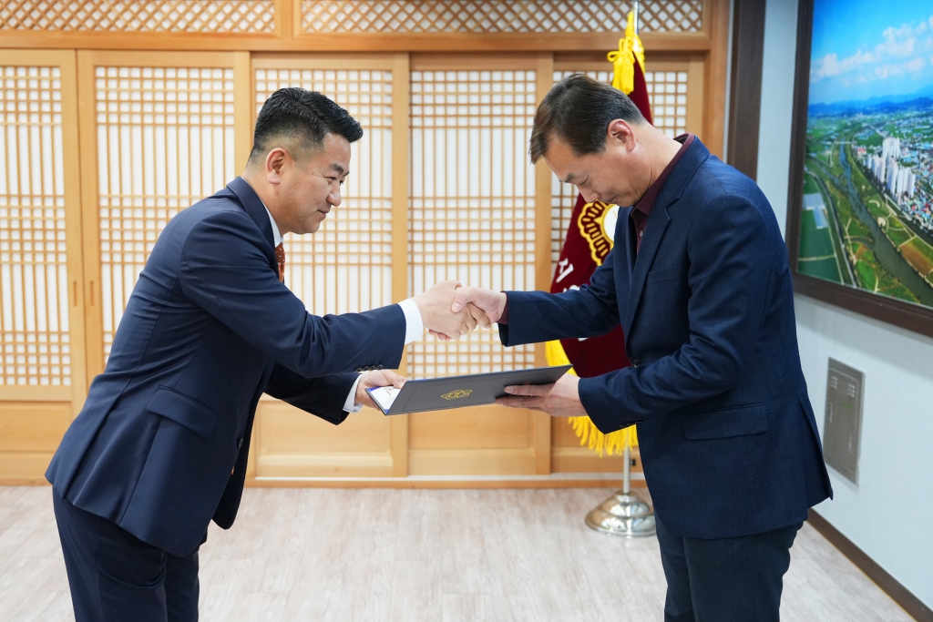 임용장 수여 이미지(1)