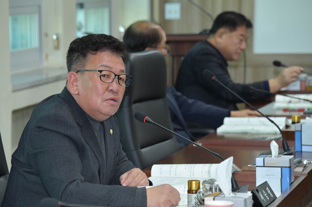 제262회 논산시의회 임시회-행정자치위원회(2025년도 주요업무 추진계획 보고 청취) 2025.02.20(목) 이미지(7) 제262회 논산시의회 임시회-행정자치위원회(2025년도 주요업무 추진계획 보고 청취) 2025.02.20(목) 이미지(7)