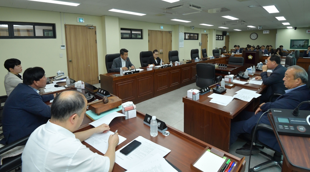 필수농자재 지원 관련 간담회(산업건설위원회) 2025.07.28(월) 이미지(7)