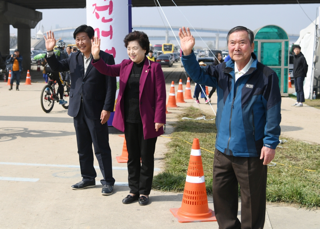 2017 논산 딸기축제 자전거대행진 행사 격려 이미지(4)