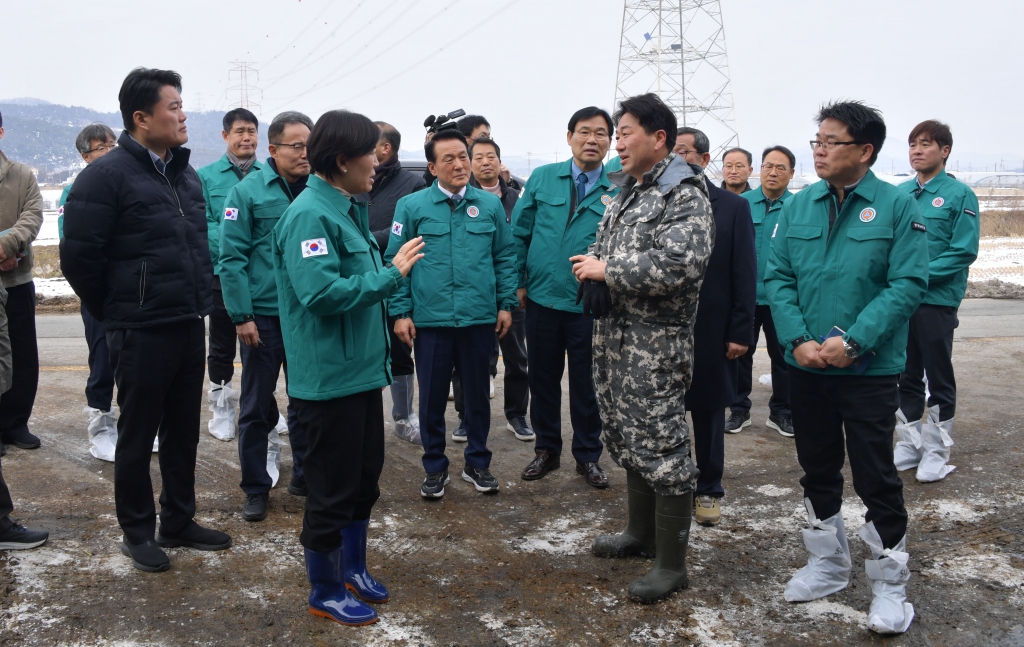 송미령 농림축산식품부 장관, 고병원성 AI 방역현장 및 대설피해 현장 점검  이미지(11)