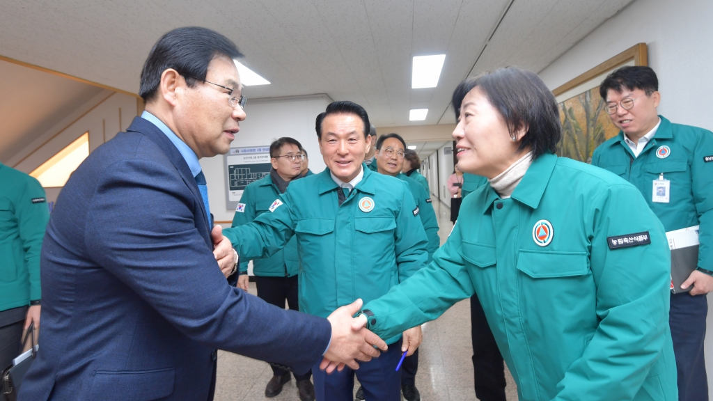 송미령 농림축산식품부 장관, 고병원성 AI 방역현장 및 대설피해 현장 점검  이미지(1)