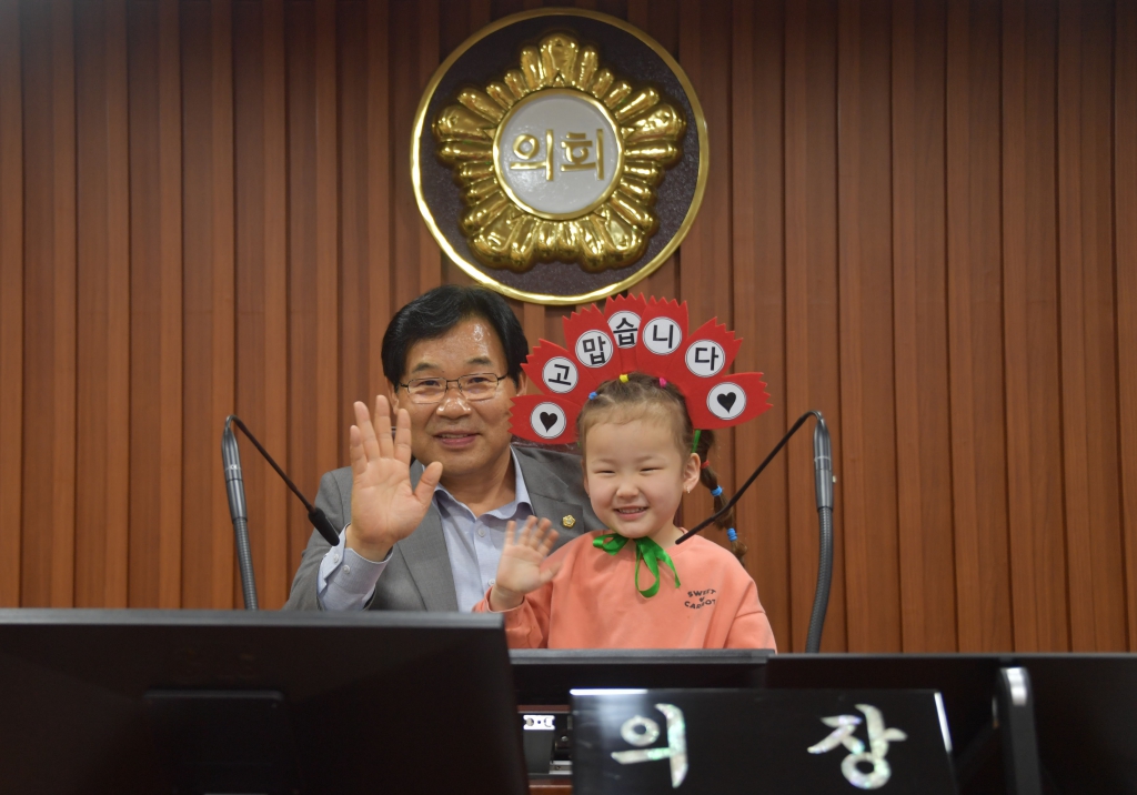 어버이날 맞아 논산 어린이집(성동숲속어린이집, 해맑은 직장어린이집) 논산시의회 방문 2025.05.08(목) 이미지(10)