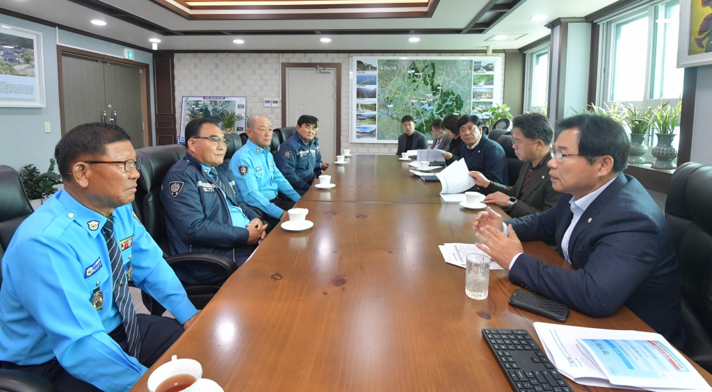 논산시의회-모범운전자회 간담회 2025.10.29(수) 이미지(3) 논산시의회-모범운전자회 간담회 2025.10.29(수) 이미지(3)