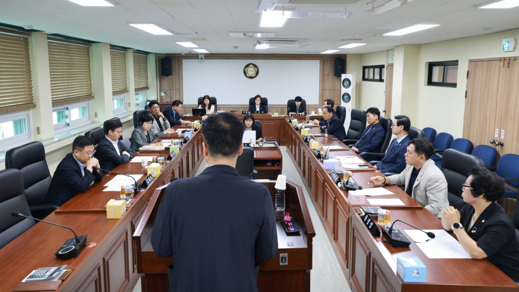 제274회 논산시의회 임시회-2026년도 제1회 추가경정예산안 번안 동의의 건(예산결산 제3차) 2026.08.27(목) 이미지(1) 제274회 논산시의회 임시회-2026년도 제1회 추가경정예산안 번안 동의의 건(예산결산 제3차) 2026.08.27(목) 이미지(1)