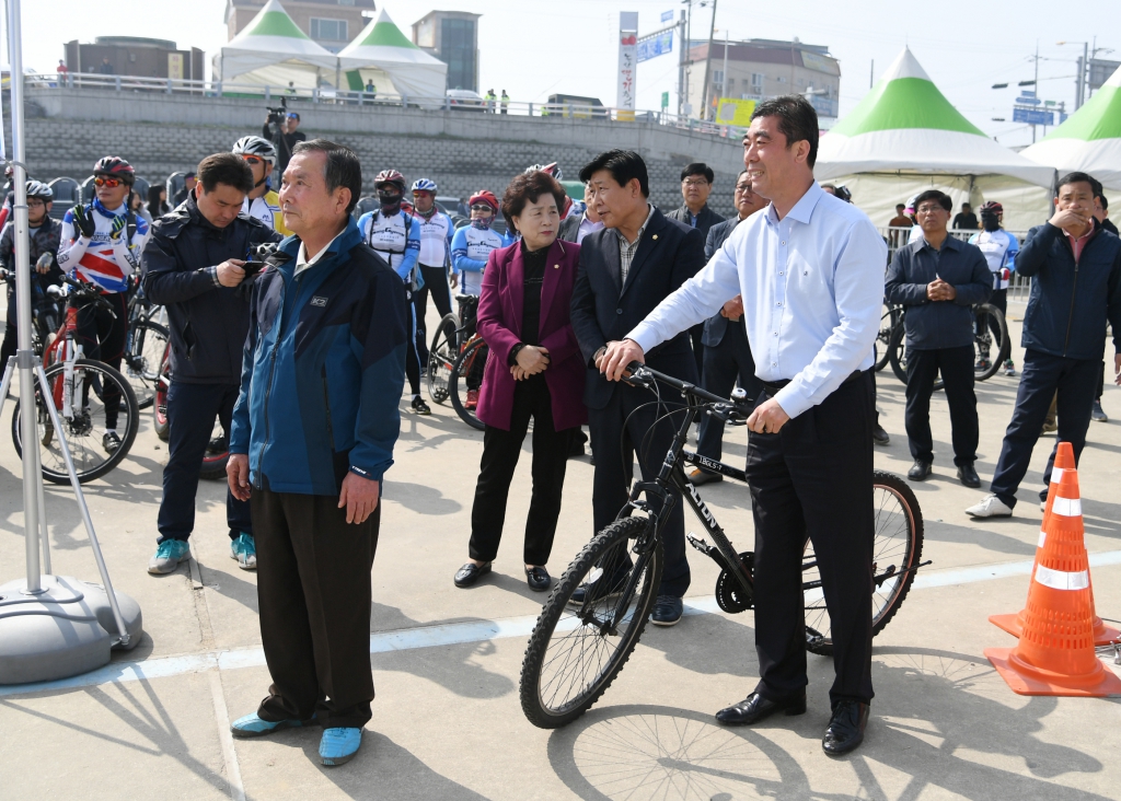 2017 논산 딸기축제 자전거대행진 행사 격려 이미지(2)