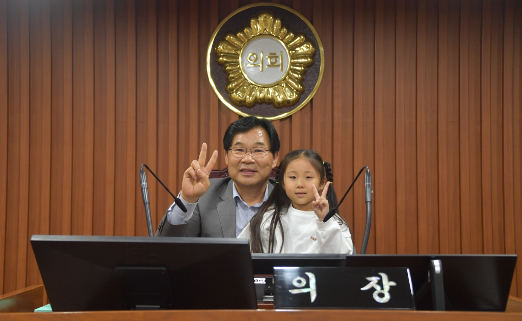 어버이날 맞아 논산 어린이집(성동숲속어린이집, 해맑은 직장어린이집) 논산시의회 방문 2025.05.08(목) 이미지(14)