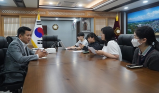 2023.06.02(금) 쌘뽈여자고등학교 학생들, 서원 논산시의회 의장 인터뷰  대표이미지