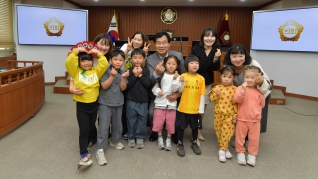 어버이날 맞아 논산 어린이집(성동숲속어린이집, 해맑은 직장어린이집) 논산시의회 방문 2025.05.08(목) 대표이미지