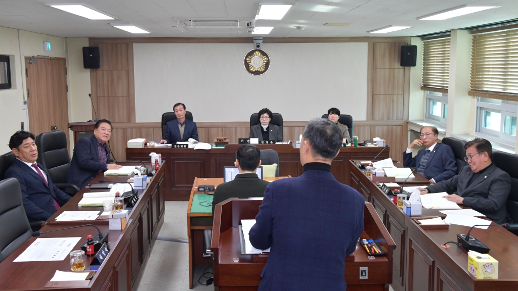 제268회 논산시의회 제2차 정례회-조례안 및 일반안건 심사(행정자치 제1차) 2025.12.05(금) 대표이미지