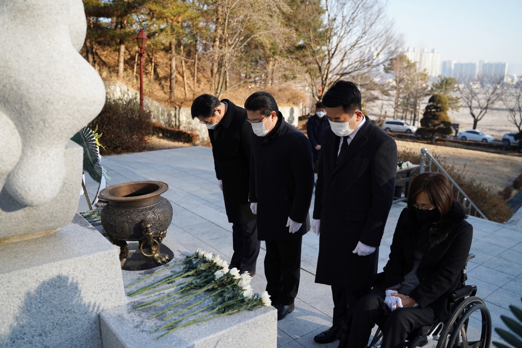 논산시의회, 충령탑 참배로 새해 첫 일정 시작 이미지(1)