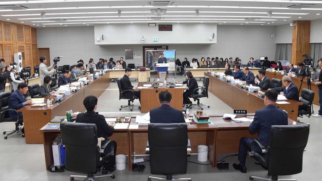 논산시의회, ‘2025 행정사무감사’시작    이미지(1)