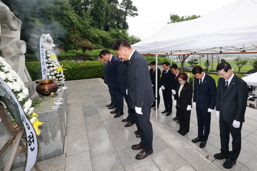 제10대 논산시의회, 첫 공식 일정으로 충령탑 참배    이미지(1)